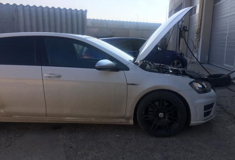 VW GOLF R